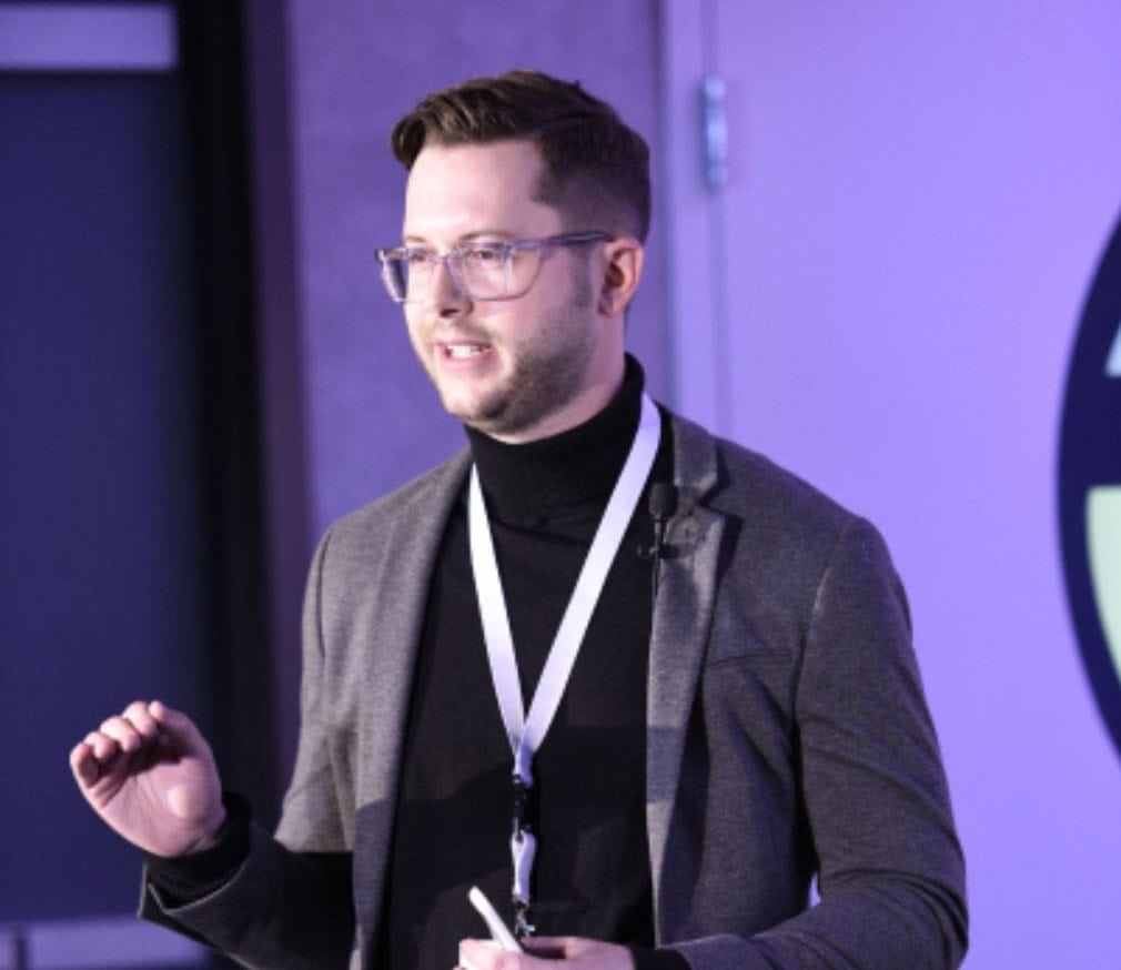 Facebook vs Google ads